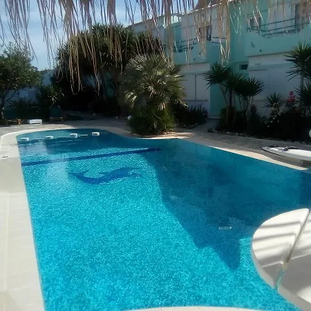 Seashell Apartments *